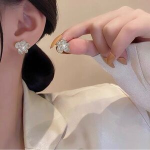 White flowers earrings(silver)